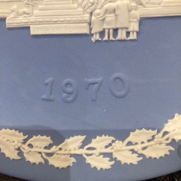 Wedgwood Jasperware 1970 Christmas Plate - Picture 2 of 5